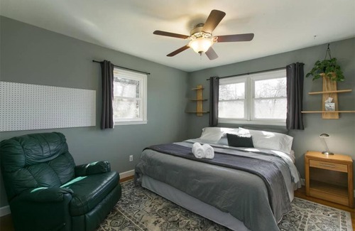 Oakley Apartment | Cozy Convenience, Private Home 5mins to Biltmore