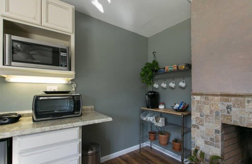 Oakley Apartment | Cozy Convenience, Private Home 5mins to Biltmore