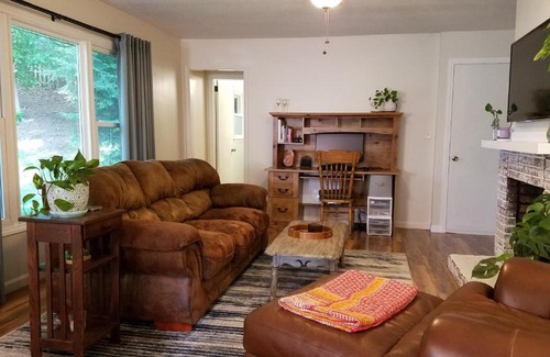 Oakley Apartment | Cozy Convenience, Private Home 5mins to Biltmore