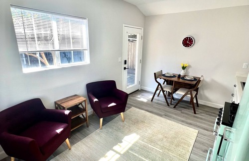 Browns Valley Cottage | Cozy Conveniently Located Cottage In the Valley