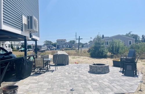 Biddeford House | Cozy Costal Cottage ~ Prime Location ~ Just Seconds from Hills Beach!