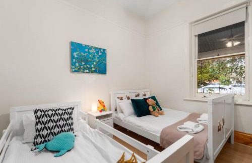 Norwood House | Cozy Cottage Retreat 3BR Holiday Home in Norwood