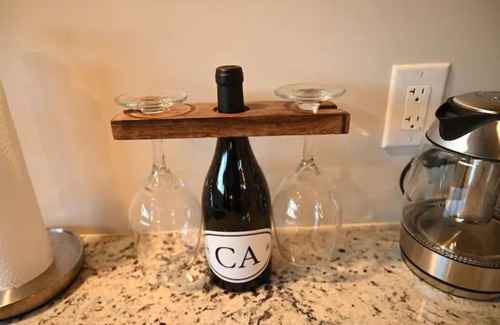 Greenville House | Cozy Cottage 3 Minutes to Downtown Greenville!