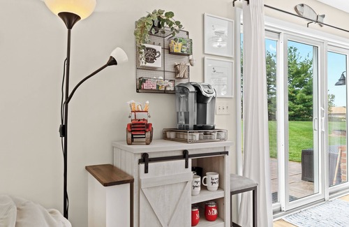 Hartland House | Cozy Cottage at Long Lake with plenty of outdoor space!