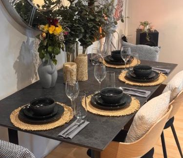 Holbrooks House | Cozy Cottage Coventry self check-in after 3pm Price for 2 people