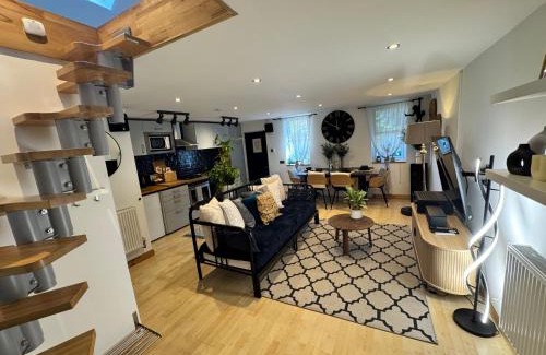 Holbrooks House | Cozy Cottage Coventry self check-in after 3pm Price for 2 people