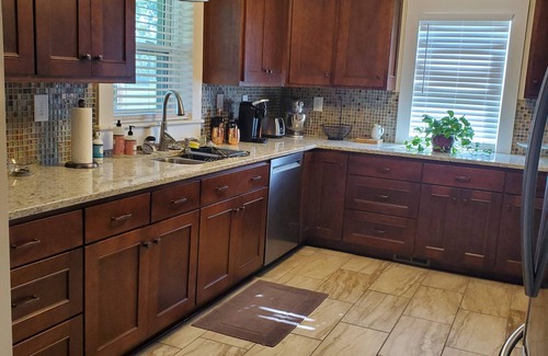 Saint Andrews House | Cozy Cottage in the Cove Just Minutes from the University of the South