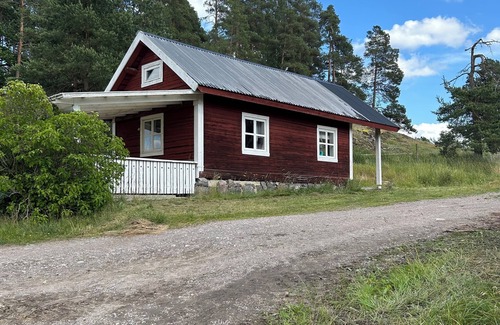 Valdemarsvik Cabin | Cozy cottage in the countryside and nature close