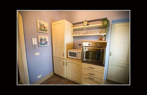 Chianni Cottage | Cozy cottage in Tuscan hill village with free parking and AC