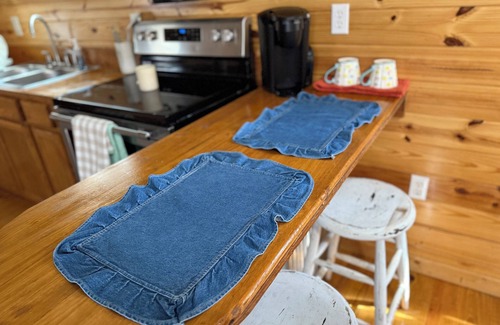 Oxford Cottage | Cozy cottage located 5 miles from the Jackson red light towards Batesville.