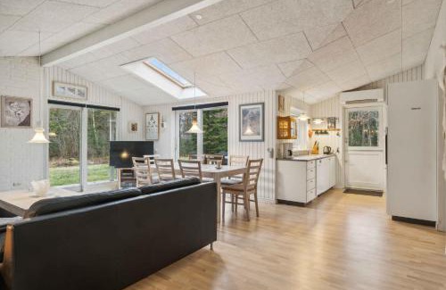 Ronbjerg House | Cozy Cottage Near Limfjorden