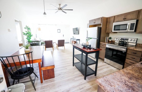 Dry Ridge House | COZY COTTAGE - Near The Ark! A beautiful, cozy and comfy home you will love!