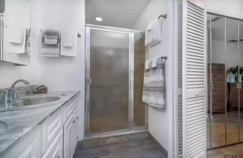 Palm Harbor House | Cozy Cottage on Canal - Non Smoking