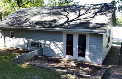 Copeland Cottage | Cozy Cottage on Grand Lake w/ boat parking & an RV Hookup