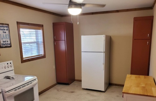 Copeland Cottage | Cozy Cottage on Grand Lake w/ boat parking & an RV Hookup