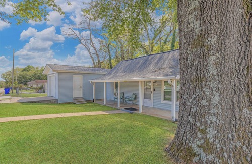 East Florence Cottage | Cozy Cottage: Under 10 minutes to Pickwick Lake, downtown, & conference center!