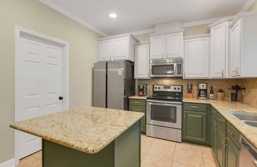 Blanchard Cottage | Cozy Cottage w/Pool, Hot Tub, Game room and Hiking Trails near Lake Livingston
