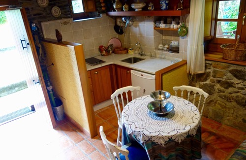 Suegos Cottage | Cozy Cottage with Magical Garden Overlooking the Beach.