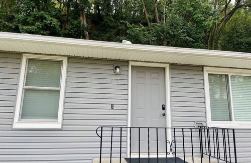 Council Bluffs House | Cozy Council Bluffs Bungalow 10 mins from Omaha