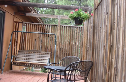 Flagstaff House | Cozy Country Club Cottage. Fall in N.Az is the best time of the year. Book soon