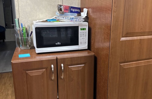 Redwood House | Cozy country cottage 3-bedroom mobile home with WiFi, AC in delightful Henry.