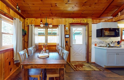 Granby Cottage | Cozy country cottage with loft, charming fireplace & scenic views