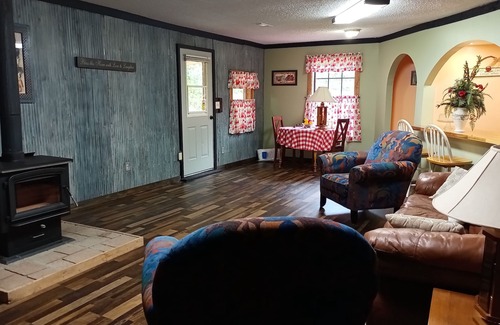 Kingston Other | Cozy Country Rustic Retreat! Relax or enjoy the Great Outdoors!