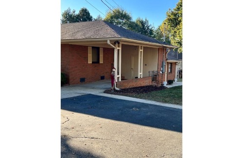 Charlotte House | Cozy Cove On Sugar Creek A 2-bedroom Dream Home is located on an acre of land