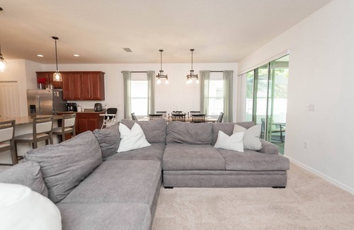Cocoa House | Cozy Creek Retreat - mins from beaches, rockets, theme parks