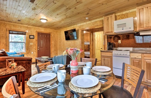 Beattyville Cabin | Cozy Creekside Cabin ~ 24 Mi to Red River!