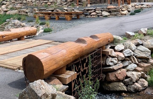 Pine House | Cozy, creekside log home - 30 minutes from Denver