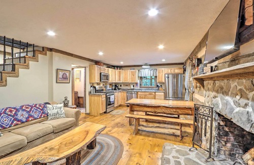 Sautee Nacoochee Cabin | Cozy Creekside Mountain Escape w/Hot Tub!