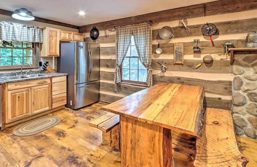 Sautee Nacoochee Cabin | Cozy Creekside Mountain Escape w/Hot Tub!