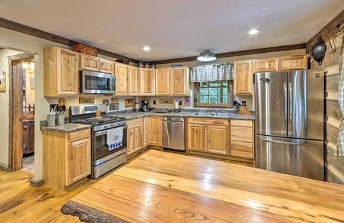 Sautee Nacoochee Cabin | Cozy Creekside Mountain Escape w/Hot Tub!