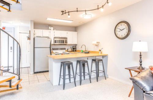 Alyeska Apartment | Cozy Crystal Mountain Condo