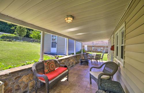 Damascus House | Cozy Damascus Cottage with Porch and Trail Access!