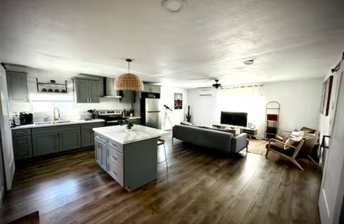 Landers House | Cozy Desert Hideaway with Stunning Views