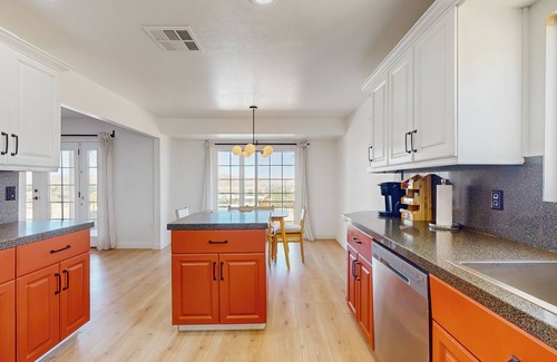 Joshua Tree House | Cozy Desert home w/private pool, fire pit, work desk - minutes to town