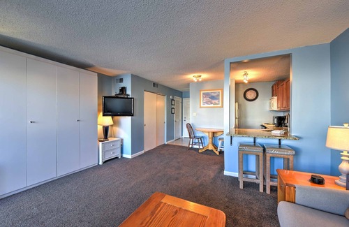 Holiday Isle Apartment | Cozy Destin Studio w/Shared Pools + Beach Access!