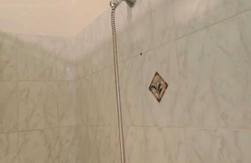 Maddaloni Apartment | COZY DETACHED APARTMENT, STRATEGICALLY LOCATED.