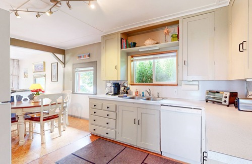Gleneden Beach Cabin | Cozy dog-friendly home with beach access, firepit & streaming