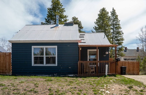 Leadville North House | Cozy Dog-Friendly Cabin in Leadville – Near Skiing, Hiking & Downtown