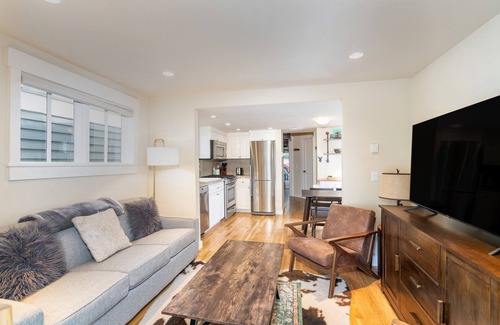 Telluride House | Cozy Downtown Cottage by the Gondola!