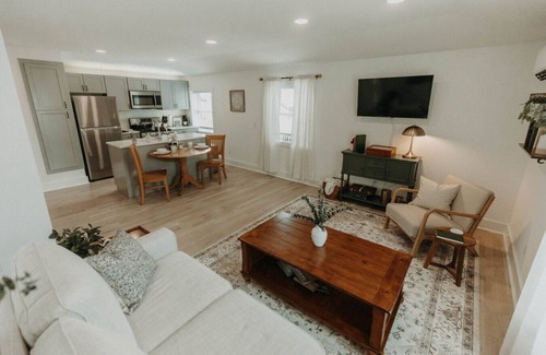Corn Hill Apartment | Cozy Downtown Loft - 1BR