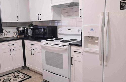 Lochmoor Waterway Estates Apartment | Cozy Dreamy Suites 1 in marvelous Cape Coral with AC, WiFi