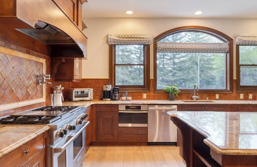 Edwards House | Cozy Edwards Retreat w/Fireplace, Piano, Near Vail | Osprey Nest by AvantStay