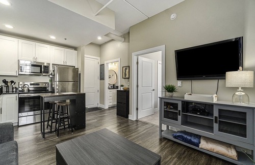 Manistee Condo | Cozy Efficiency at Downtown Manistee