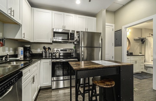 Manistee Condo | Cozy Efficiency at Downtown Manistee