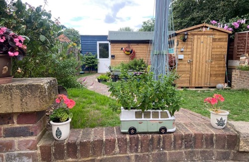 Bookham Cottage | Cozy en-suite with exclusive private entrance