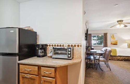 Avon Apartment | Cozy Falcon Point Studio